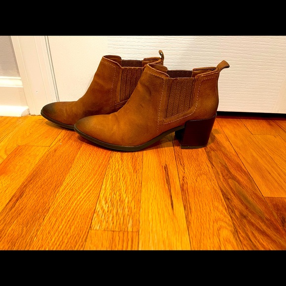 Fergie Shoes - Brown country booties
